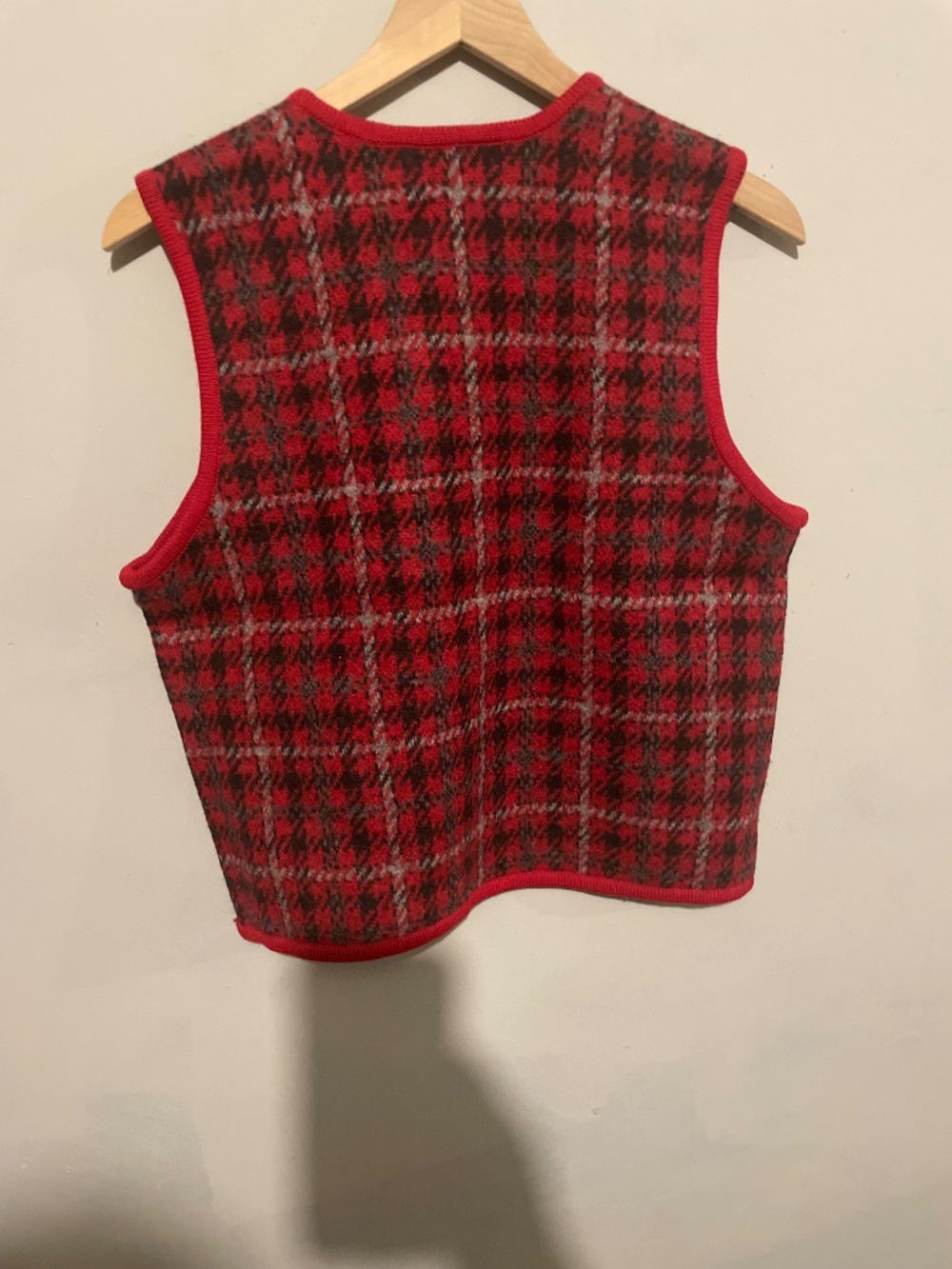 Requirements women size m red plaid wool zip up vest - Picture 2 of 2
